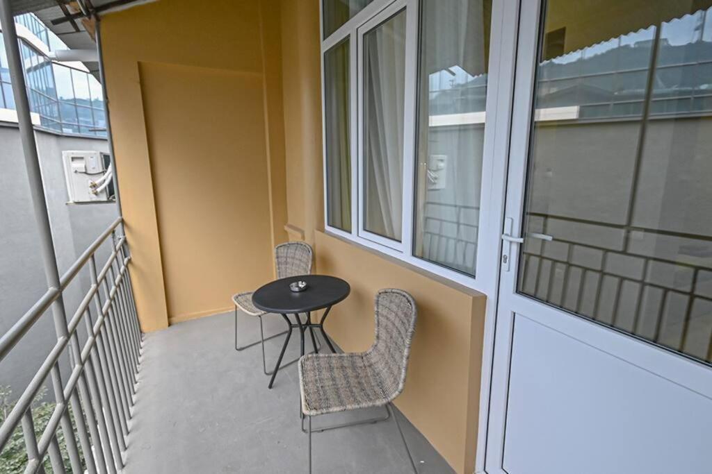 Studio With Balcony In Old City Tbilisi Eksteriør bilde